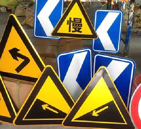 龙胜标识标牌中颜色的确定是很重要的。